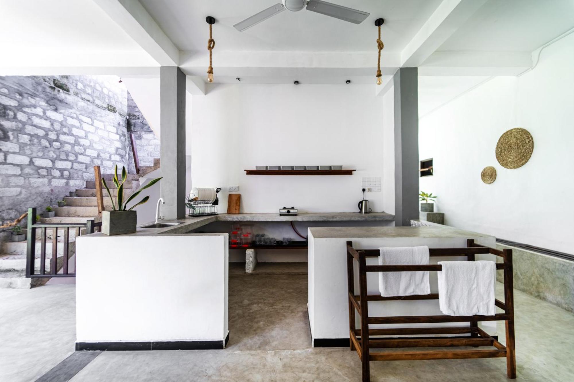 Drifter - Rooms & Food Midigama East Ngoại thất bức ảnh