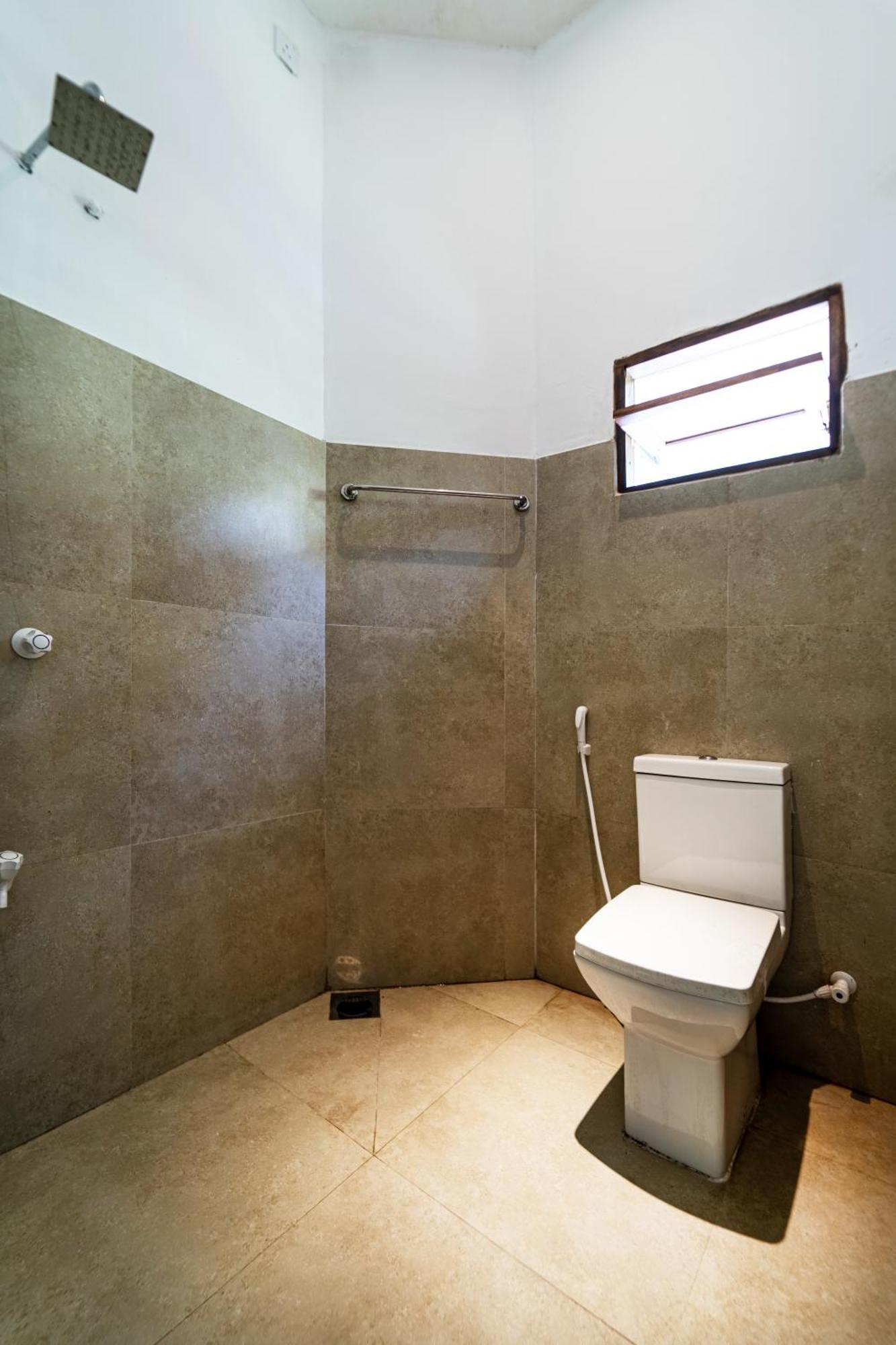 Drifter - Rooms & Food Midigama East Ngoại thất bức ảnh