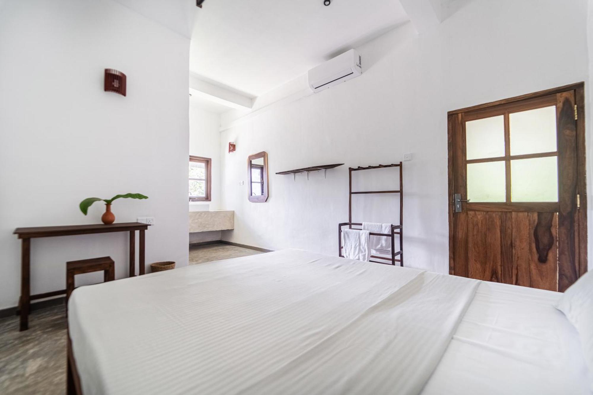 Drifter - Rooms & Food Midigama East Ngoại thất bức ảnh