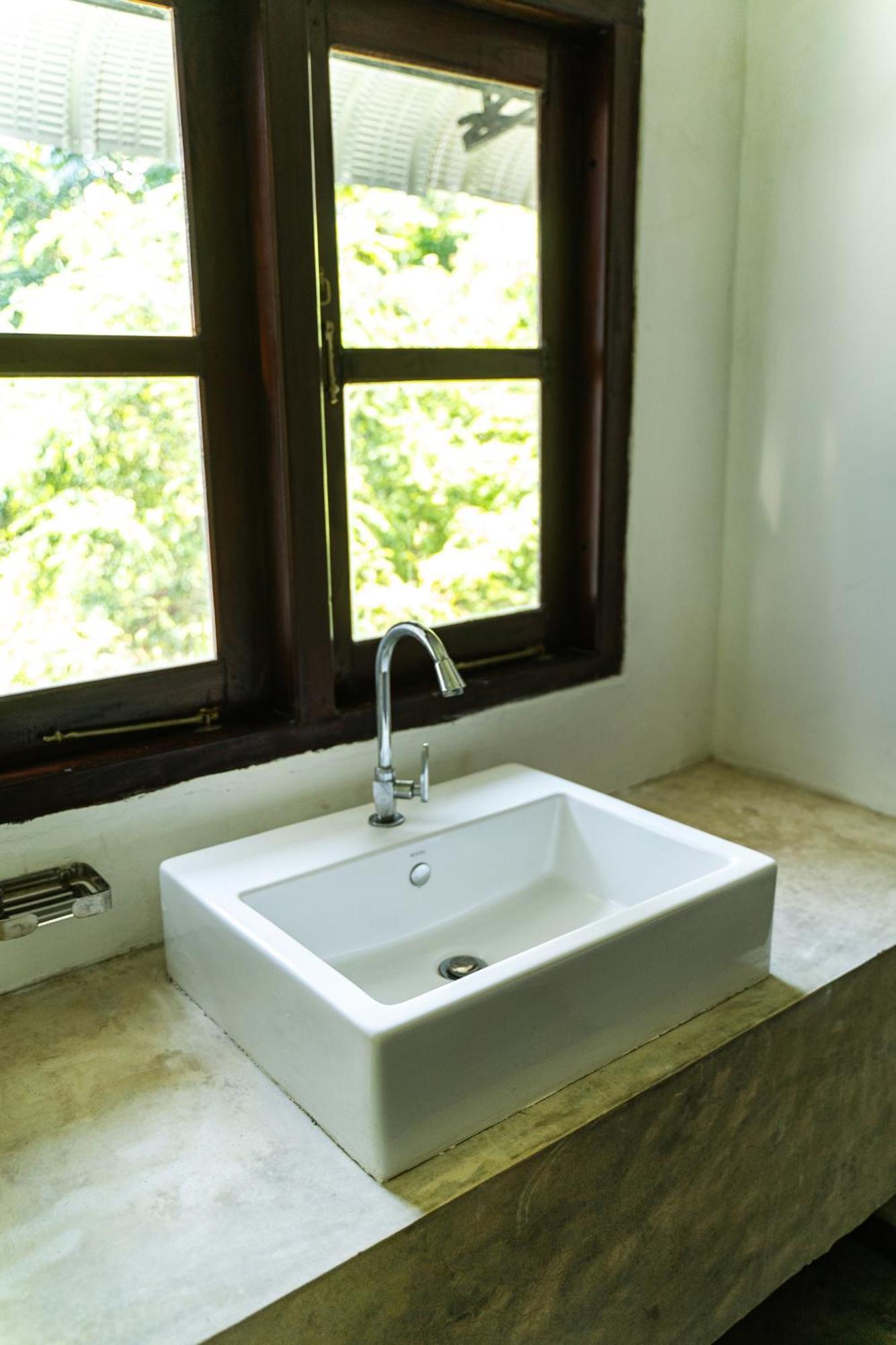 Drifter - Rooms & Food Midigama East Ngoại thất bức ảnh