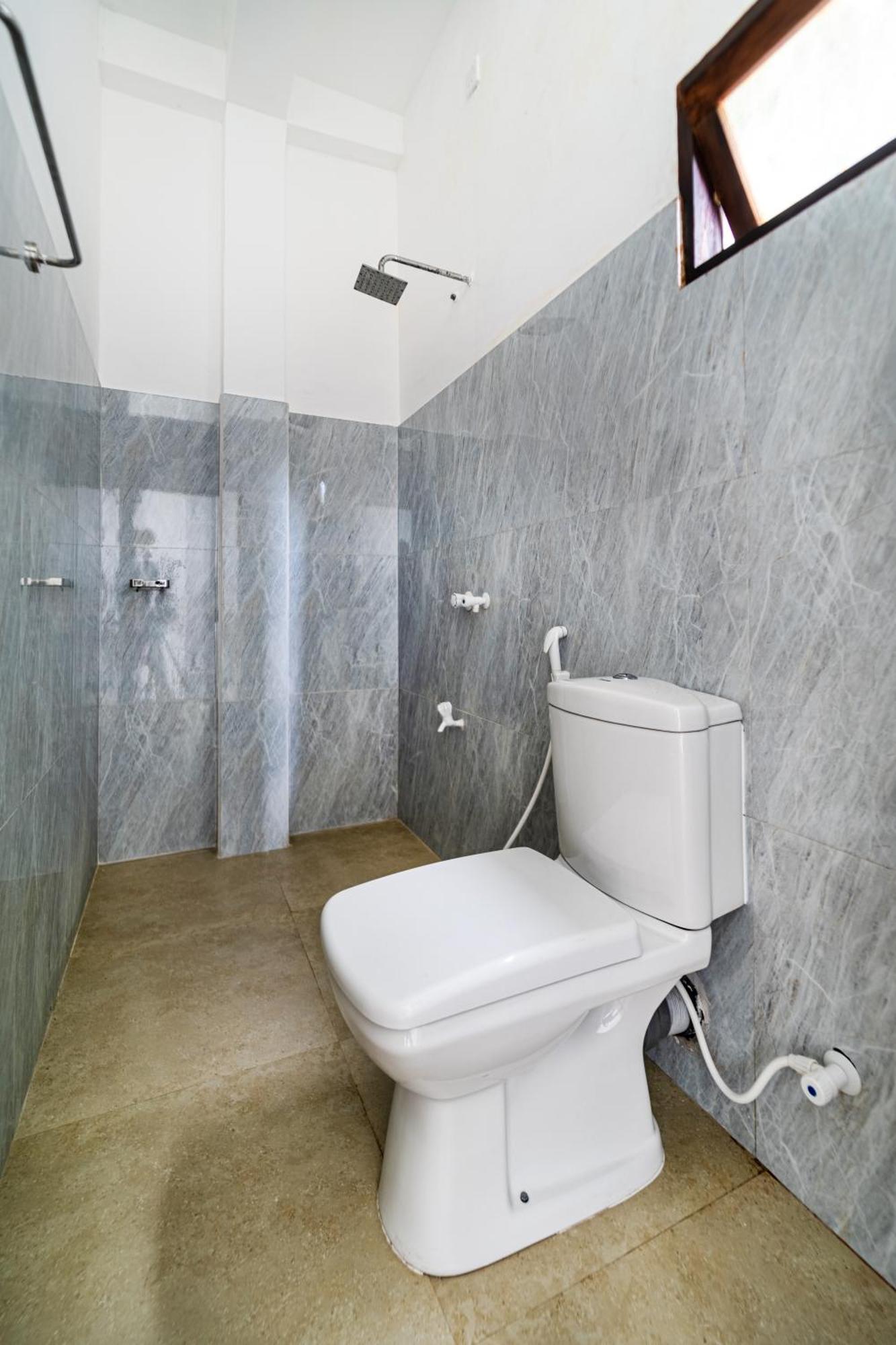 Drifter - Rooms & Food Midigama East Ngoại thất bức ảnh
